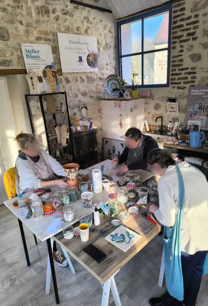 Pendant un stage mosaïque