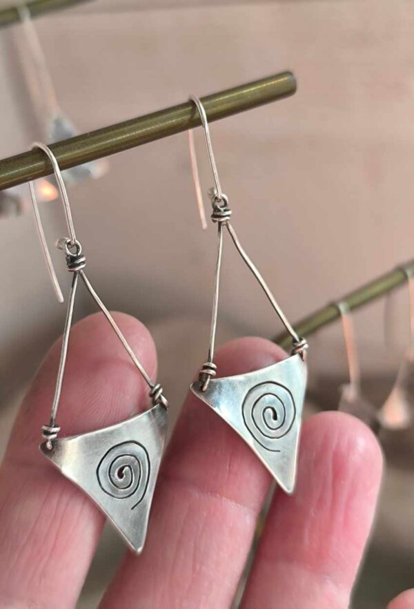 boucles d'oreilles pendantes spirale