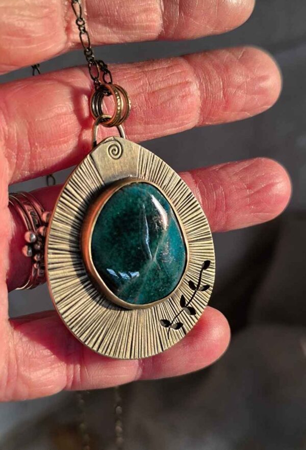 Collier spirale et nature en laiton