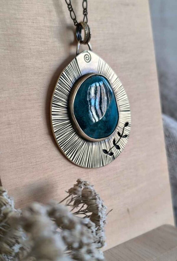 Collier spirale et nature en laiton