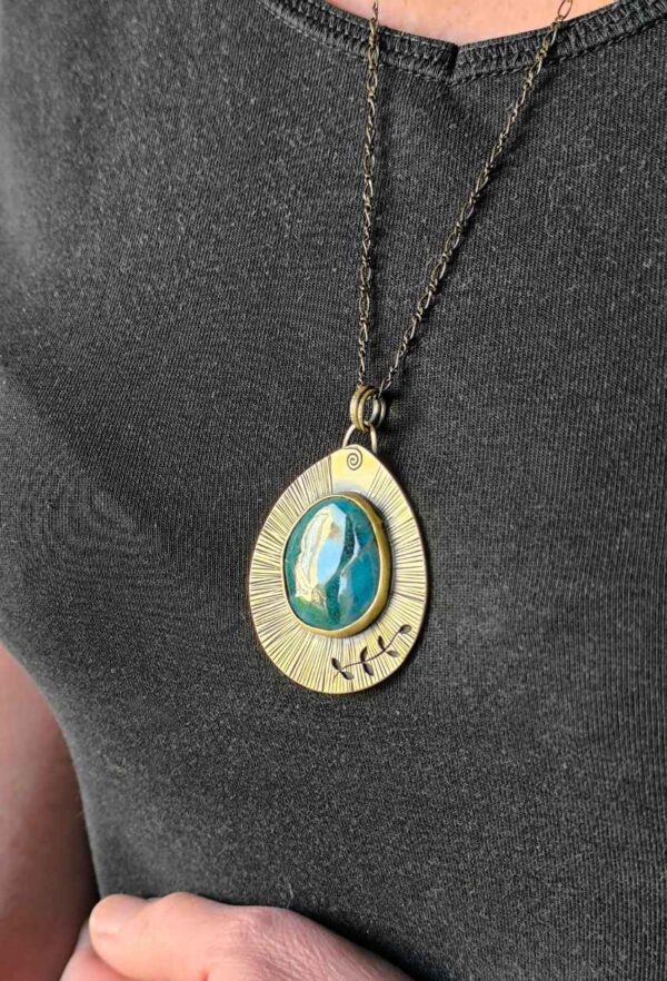 Collier spirale et nature en laiton