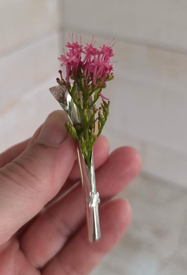 Bijou porte fleur en argent