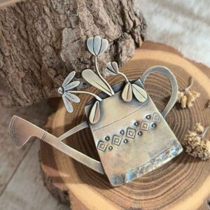 Bijou broche arrosoir en laiton