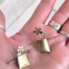 Broche fleur en laiton