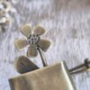 Broche fleur en laiton