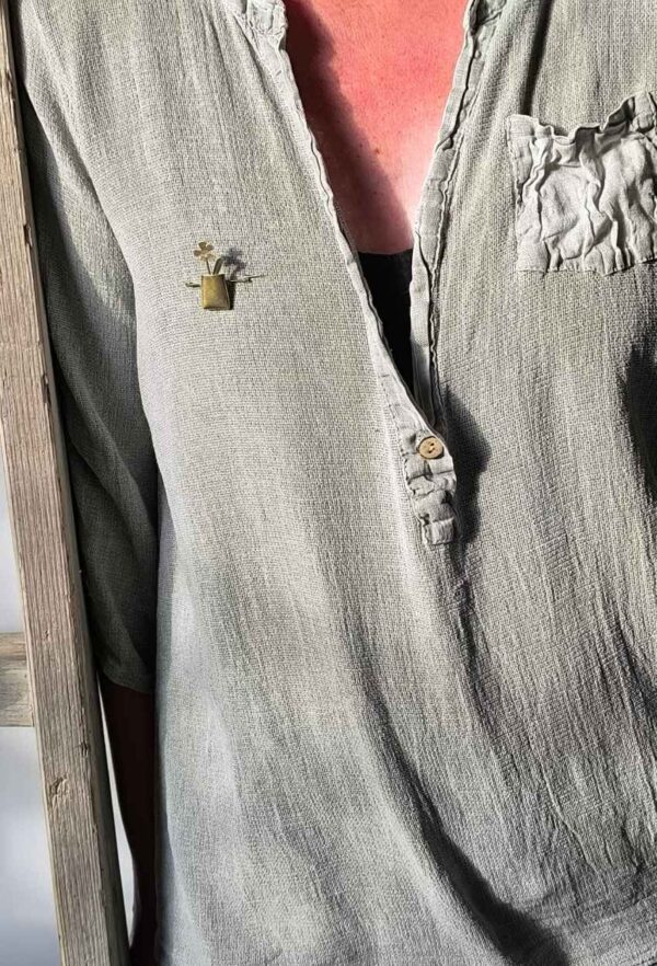 Broche fleur en laiton