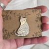 Broche (pin's) chat assis en laiton