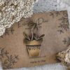 Broche (pin's) pot de fleur en laiton