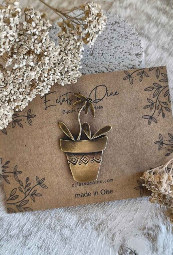 Broche (pin's) pot de fleur en laiton