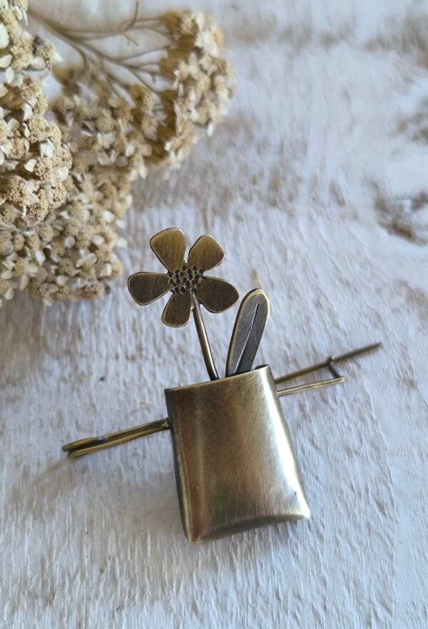 Broche pot de fleur en laiton
