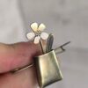 Broche pot de fleur en laiton