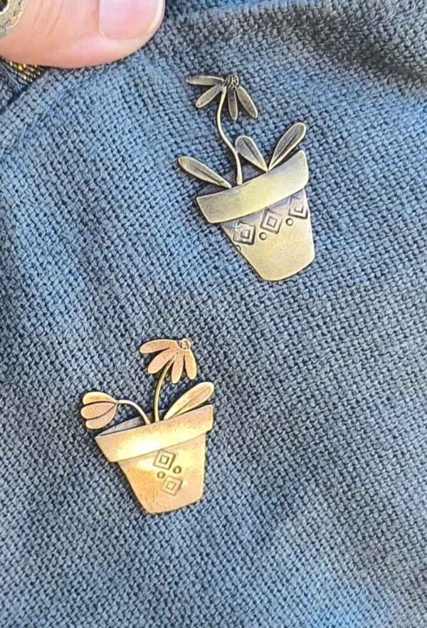 Broche Pin's petit pot de fleur